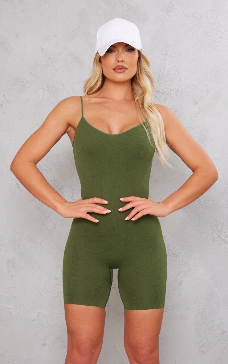 

PrettyLittleThing Хаки Бесшовный комбинезон в рубчик с базовым брендингом