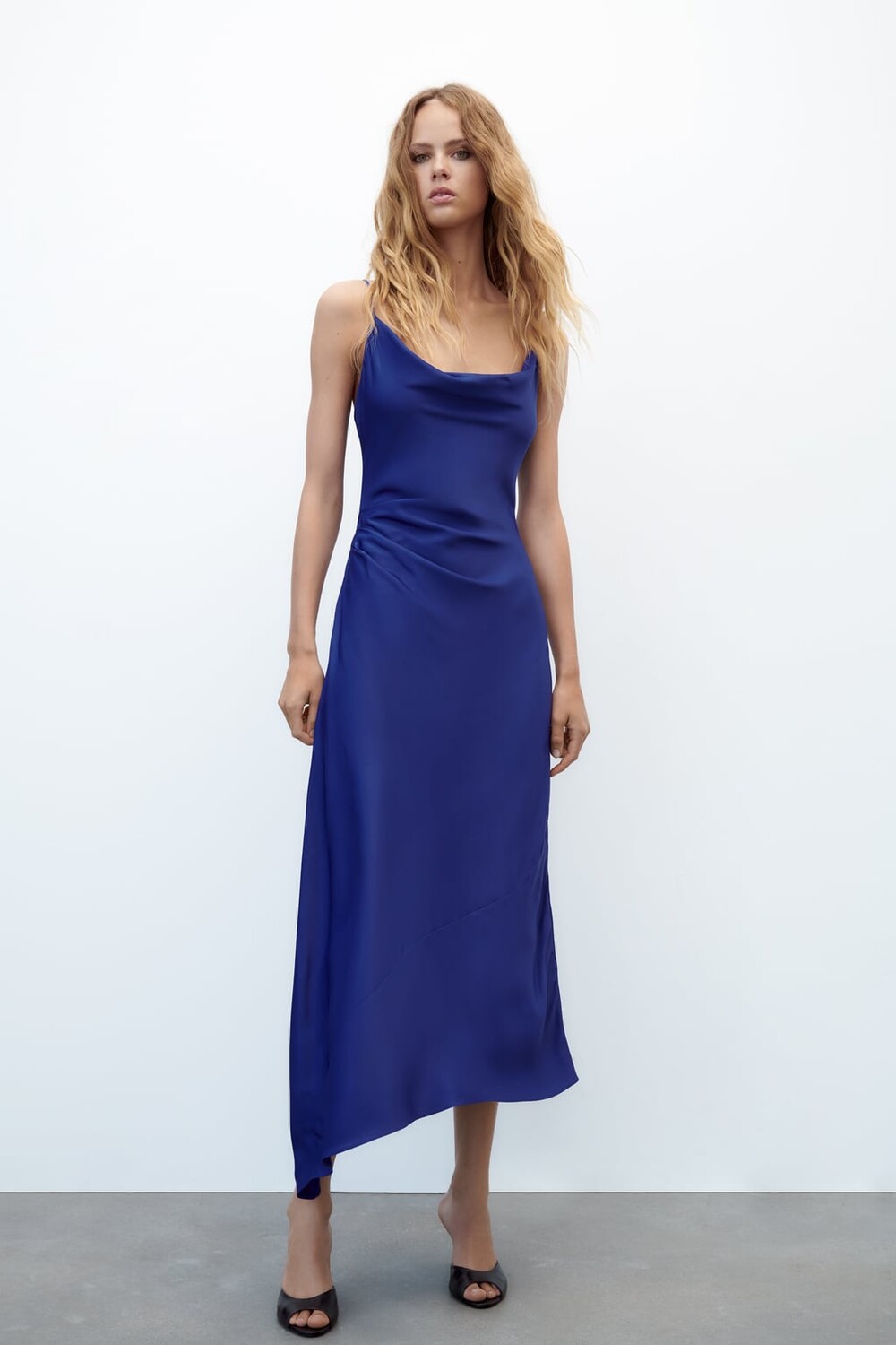 

Атласное платье миди ZARA