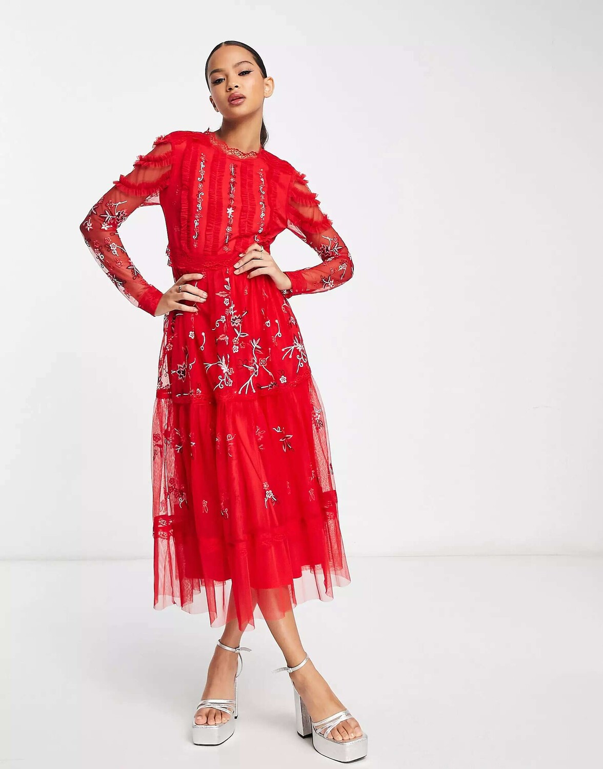 

Красное платье миди с декором Frock and Frill
