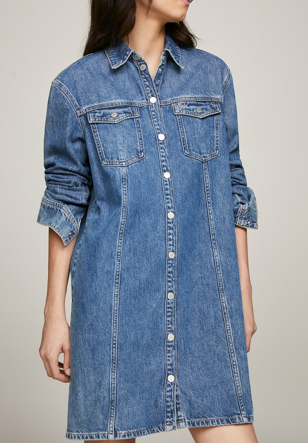 

Джинсовое платье Tommy Jeans, средний деним