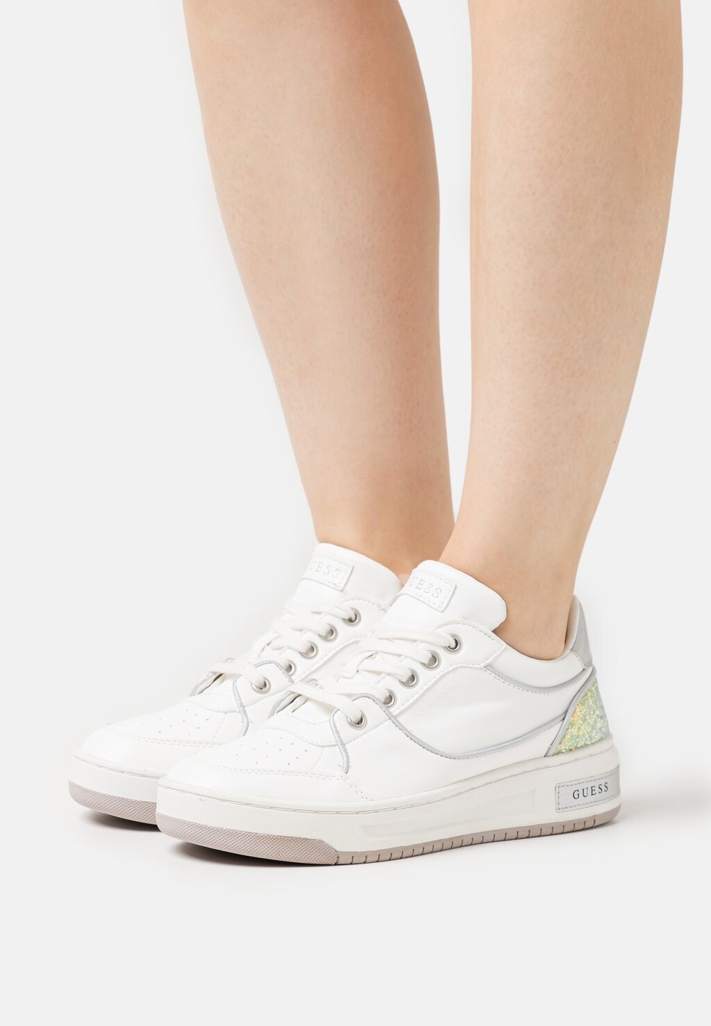 

Кроссовки Guess, белый