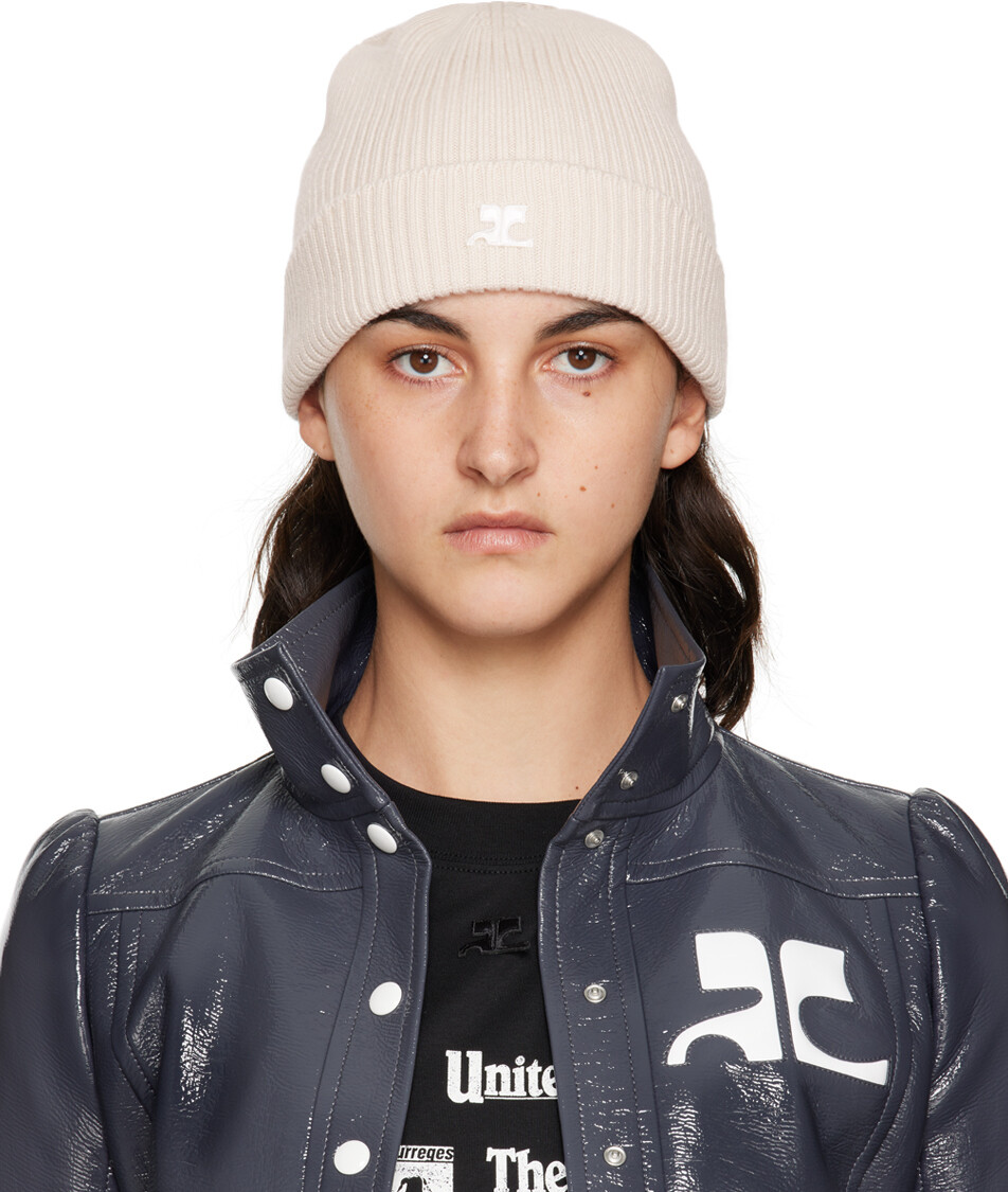

Бежевая шапка в рубчик Courreges