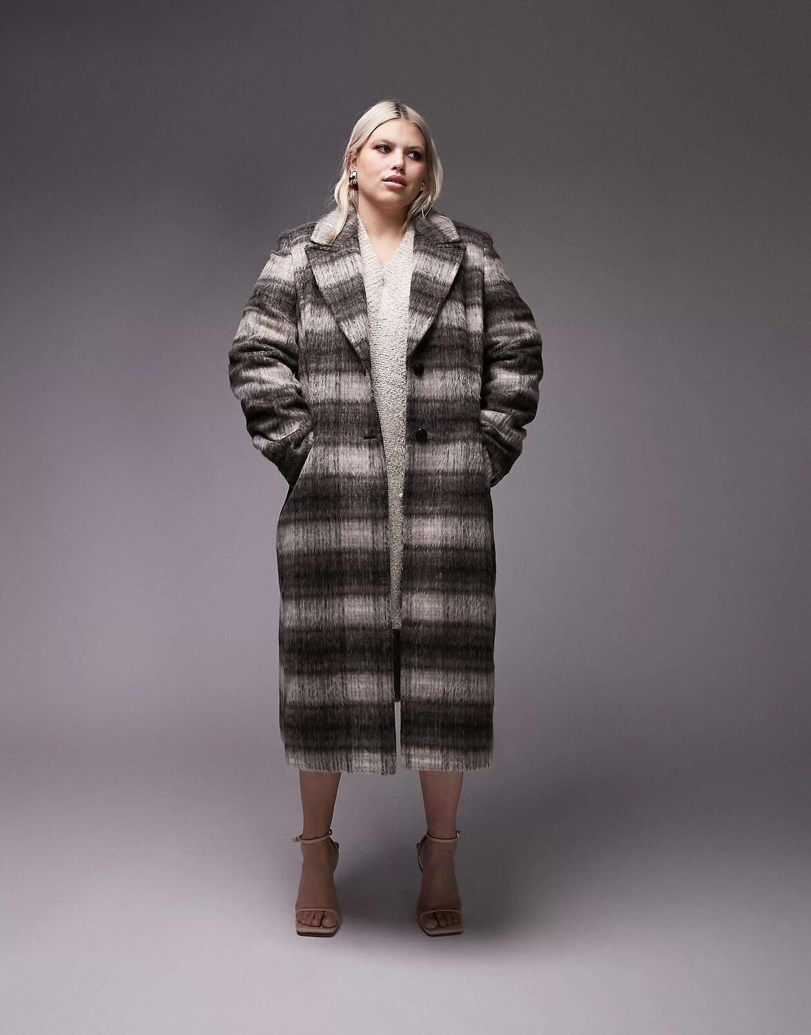 

Длинное пальто Topshop Curve в клетку с начесом