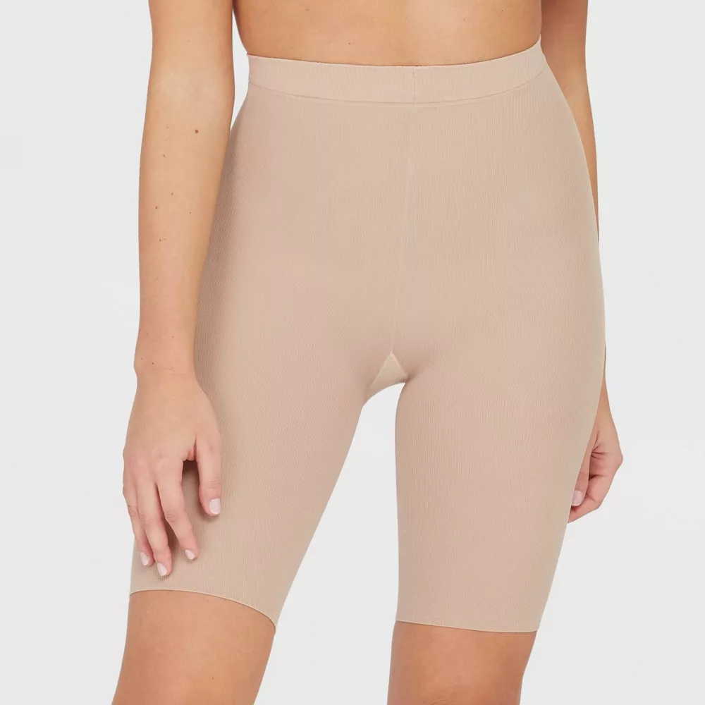 

ASSETS by SPANX Женское корректирующее белье до середины бедра, цвет Tan