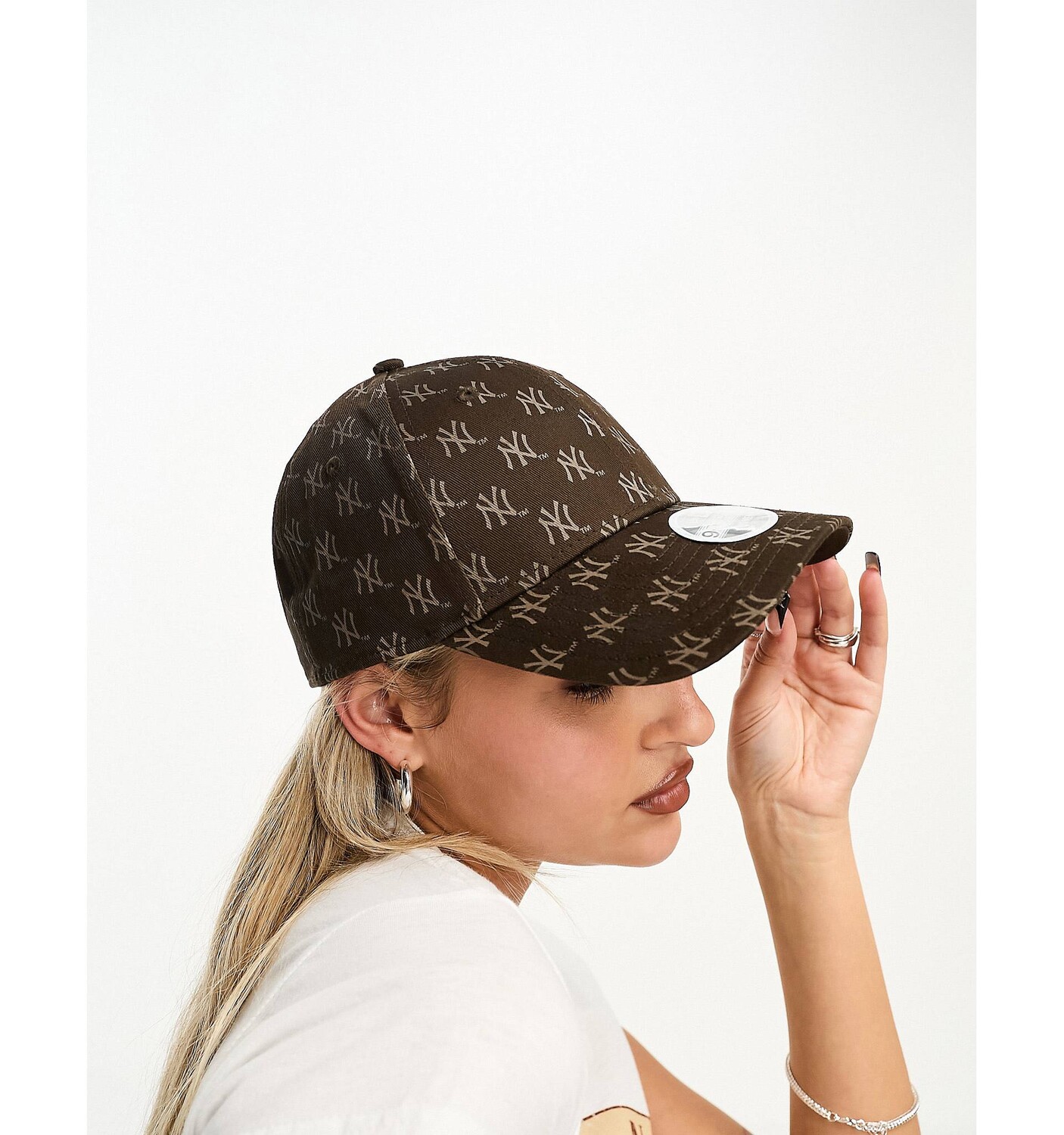 

Коричневая кепка с принтом New Era 9Forty NY