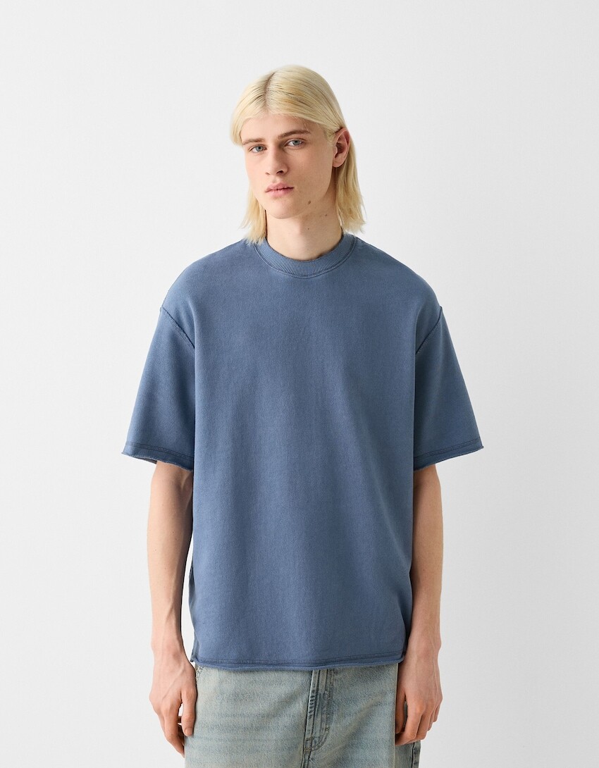 

Мягкая толстовка с короткими рукавами и эффектом потертости Bershka, синий
