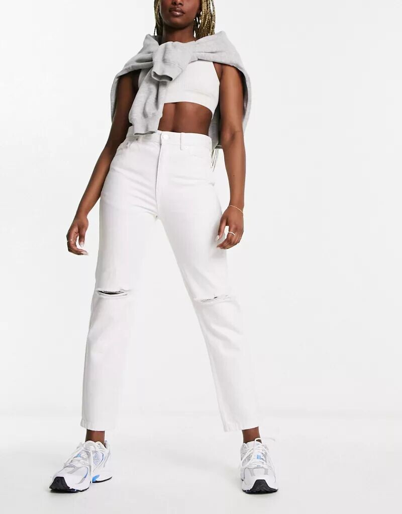 

Белые рваные джинсы Mom Pull&Bear