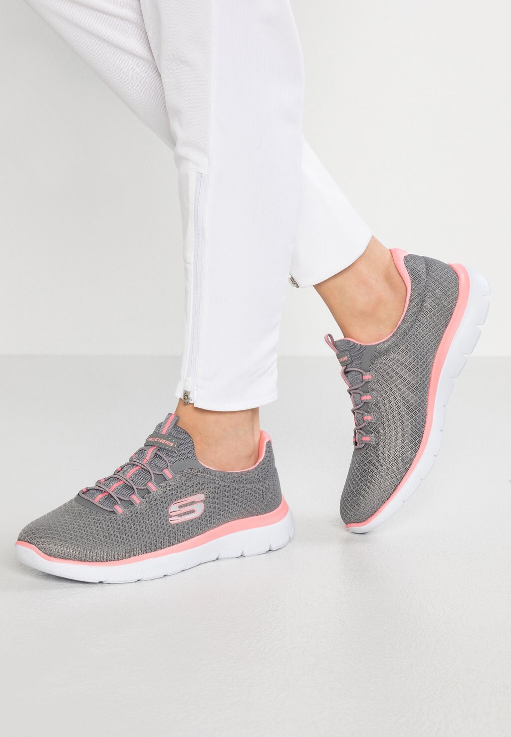 

Кроссовки Skechers