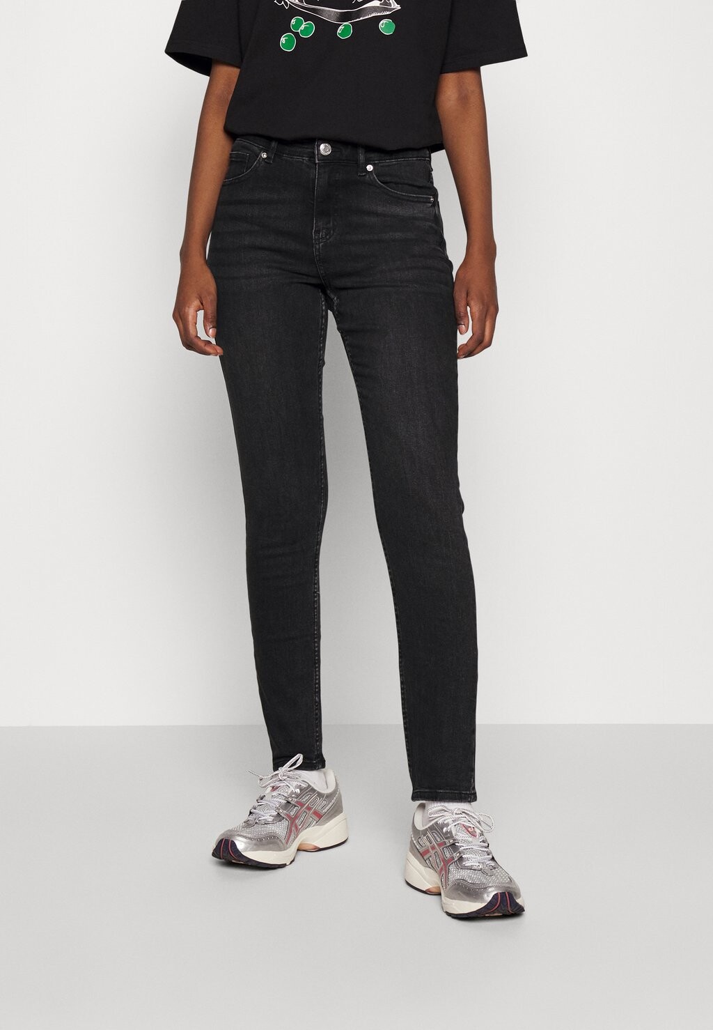 

Джинсы Skinny Fit Gina Tricot