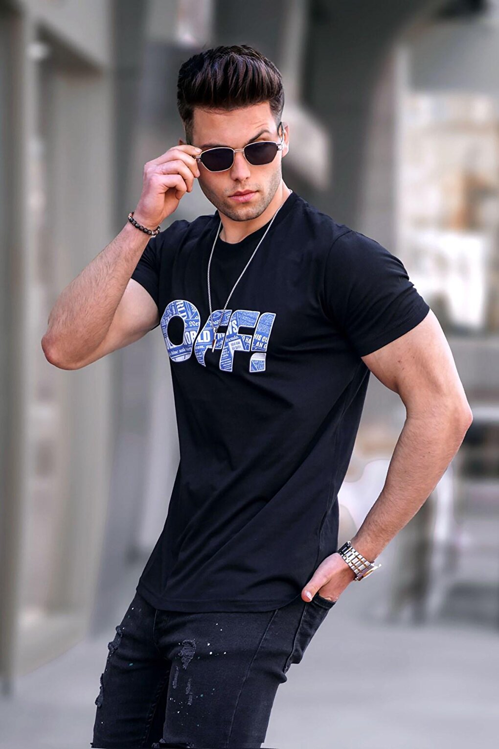 Черная мужская футболка с принтом 5254 MADMEXT фотографии
