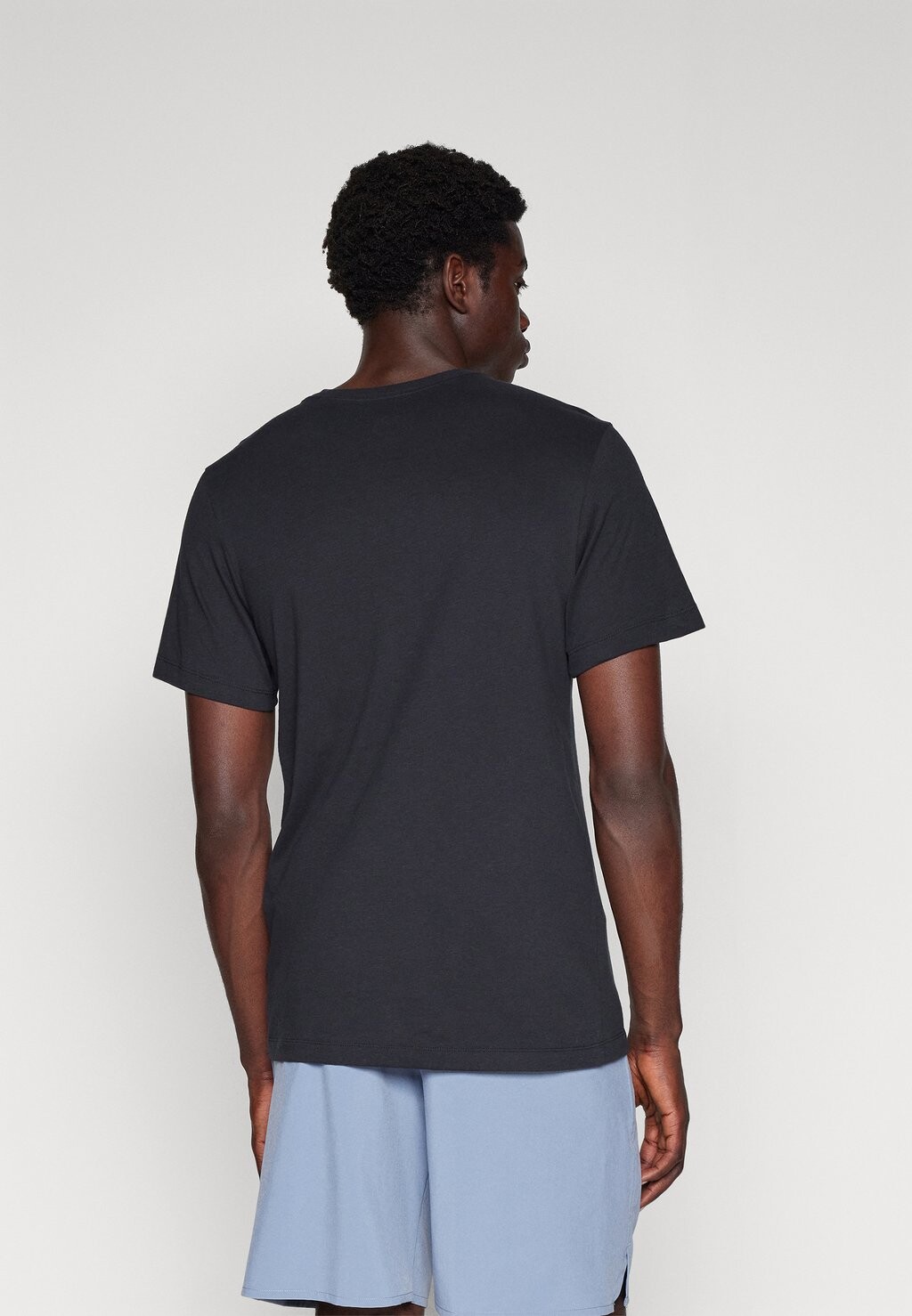 

Спортивная футболка Tee Nike, черная
