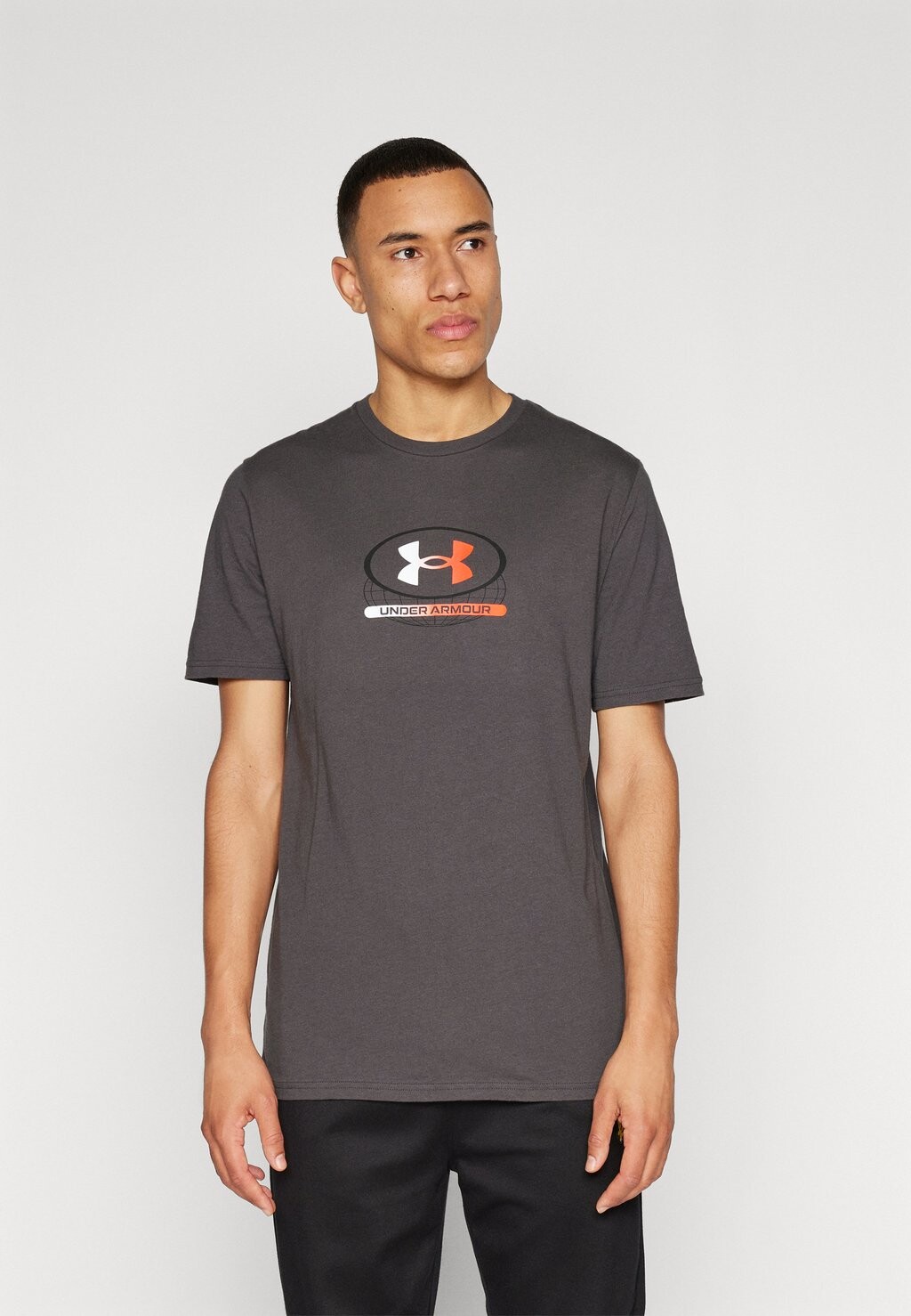 

Спортивная футболка Global Lockertag Under Armour, цвет jet gray/white