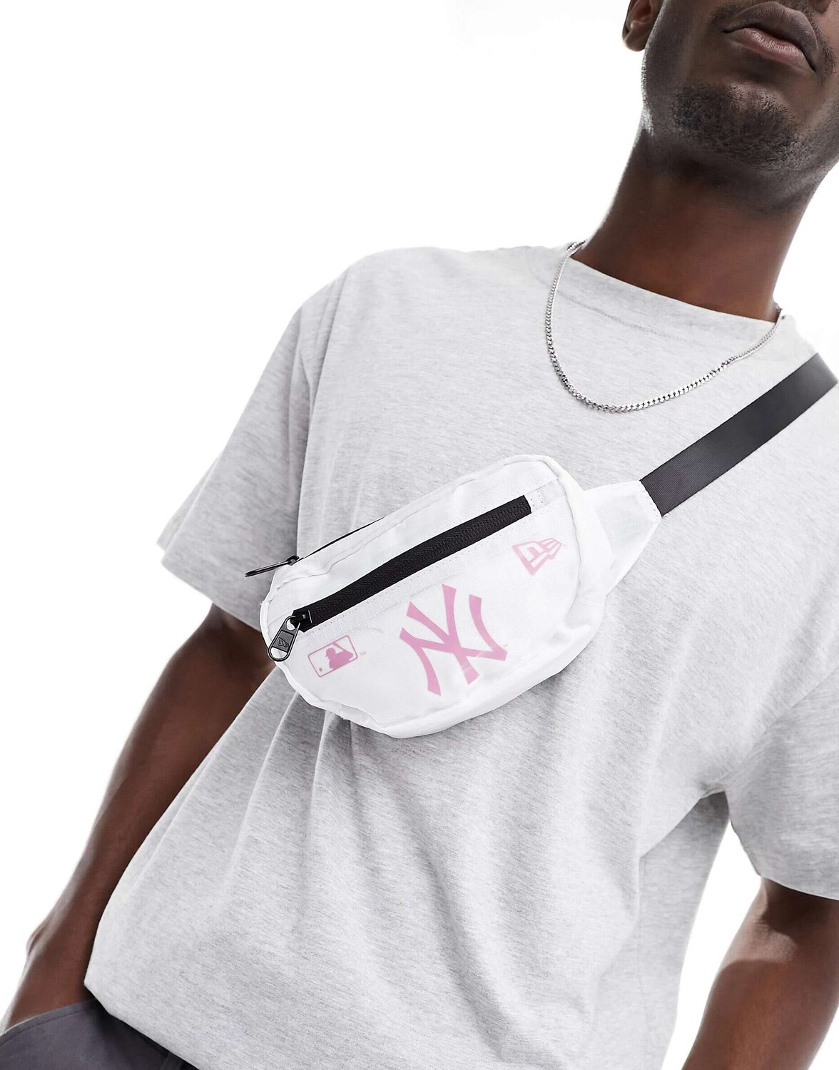 

Белая поясная сумка New Era NY