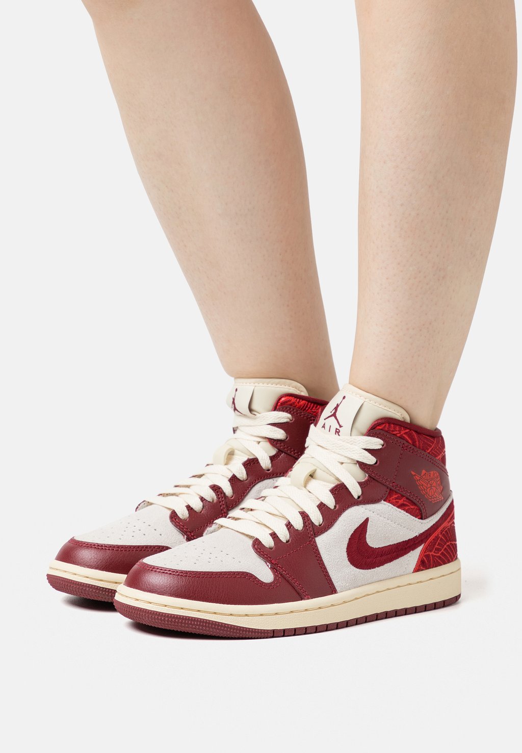 

Высокие кроссовки Jordan Wmns Air Jordan 1 Mid Se Lu, красный / универсальный красный