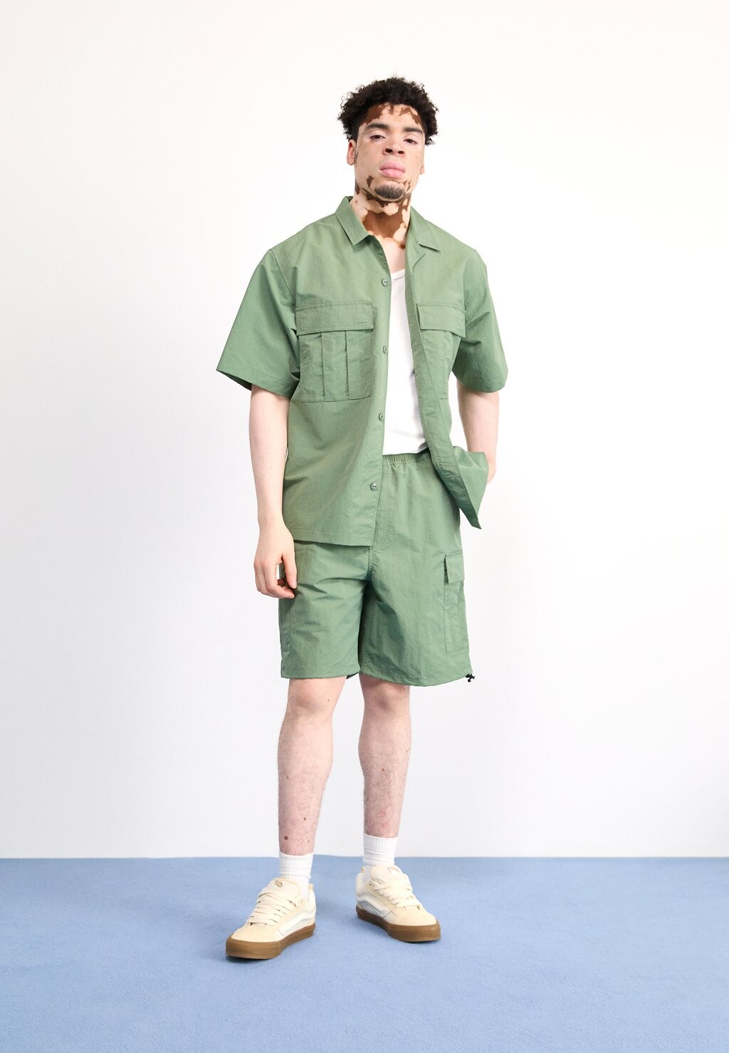 

Шорты Evers Carhartt WIP, хакиа