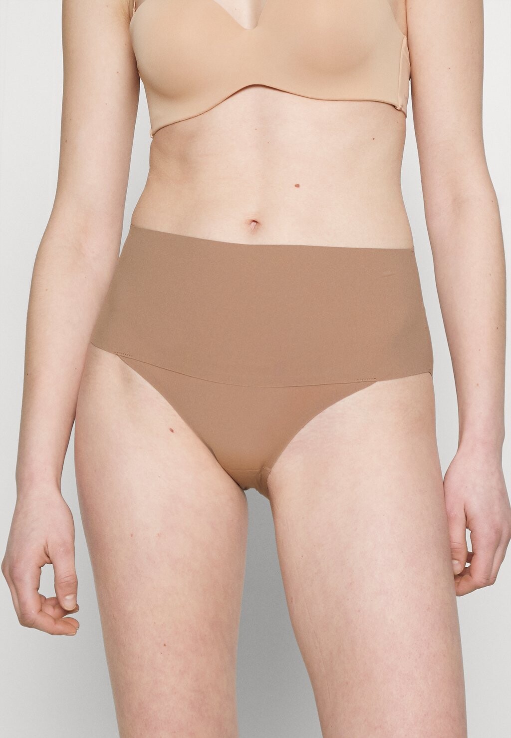 

Корректирующее белье Spanx