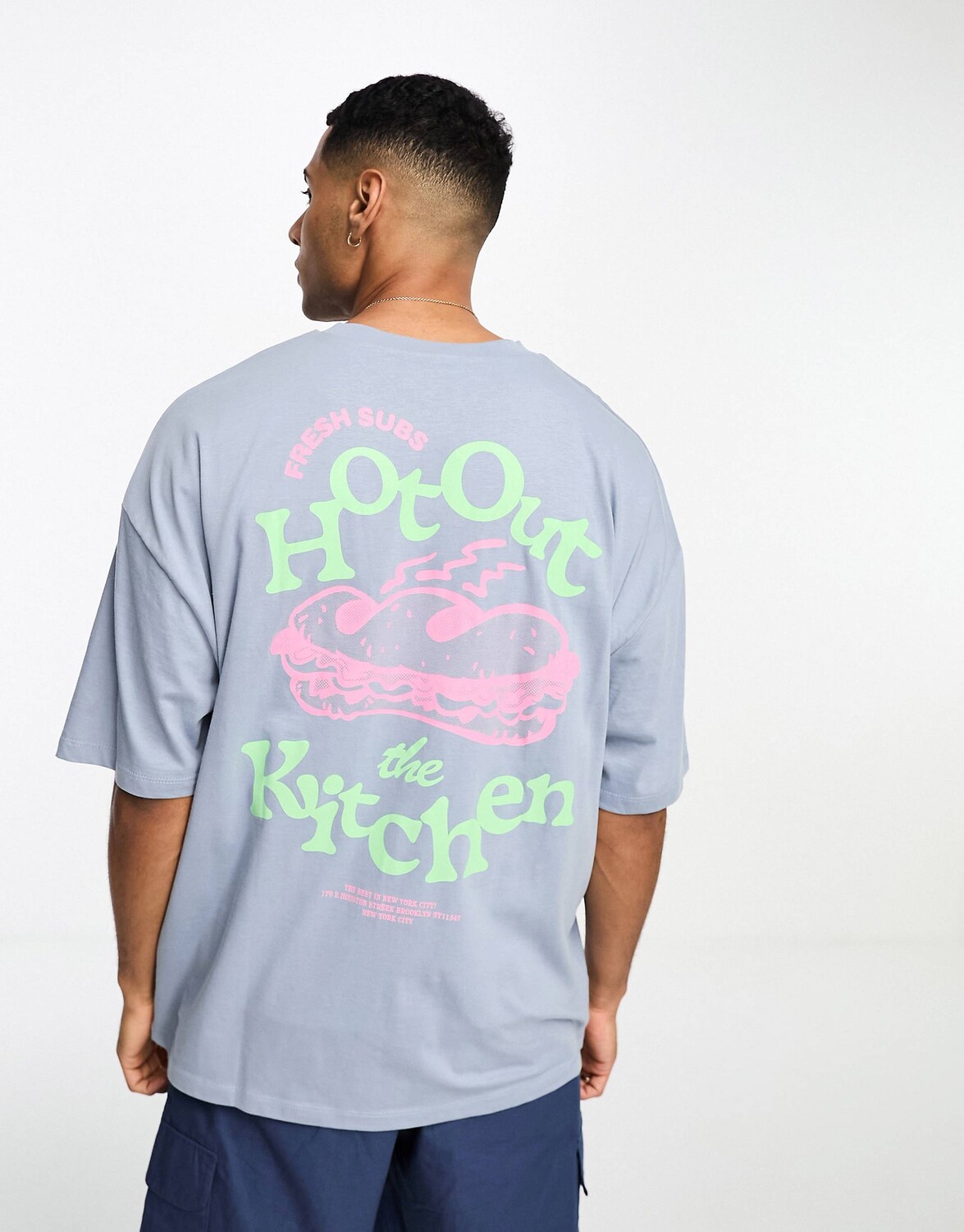 

Серая оверсайз-футболка с многослойным принтом спереди ASOS DESIGN, Серый