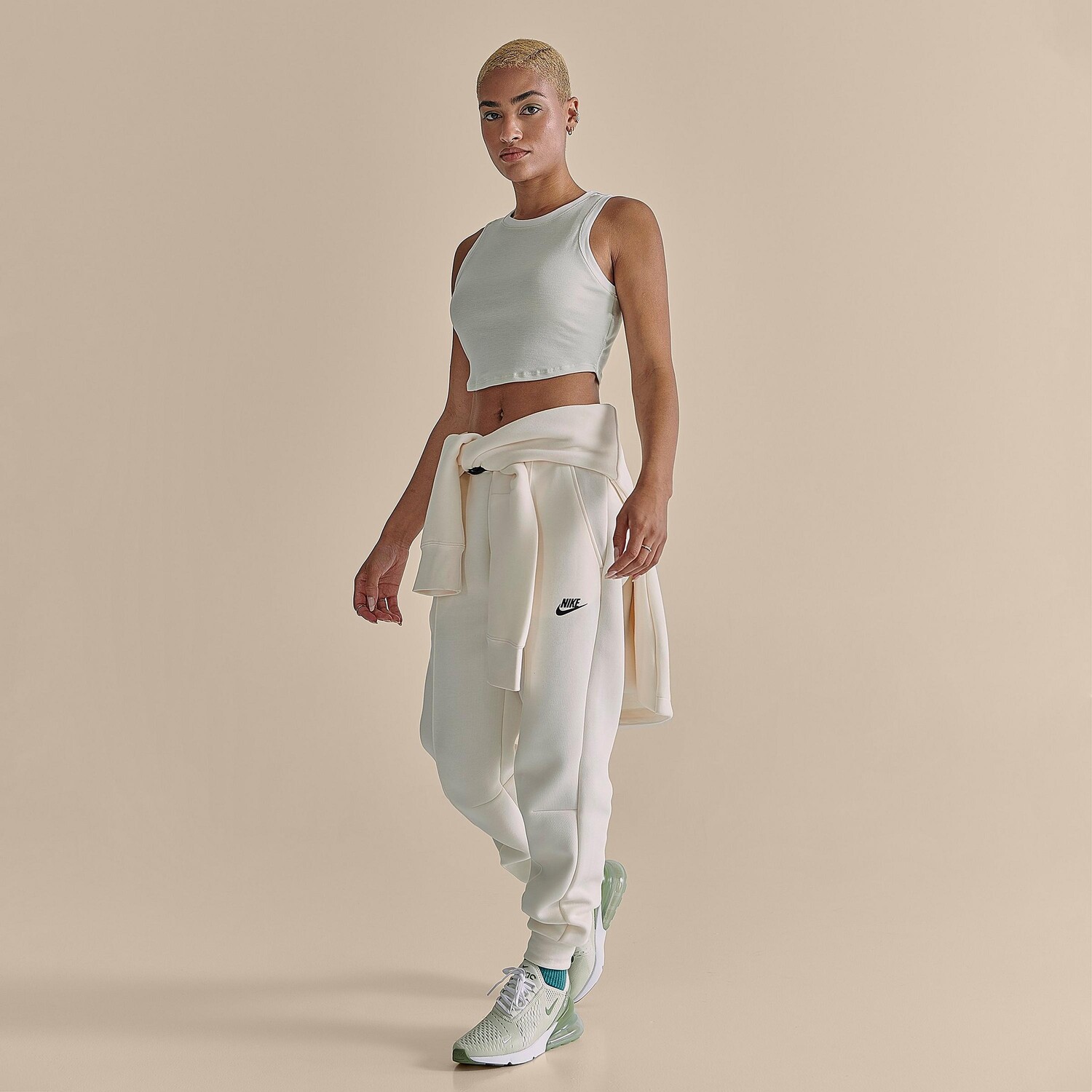 

Женские брюки-джоггеры из технического флиса Nike Sportswear, белый