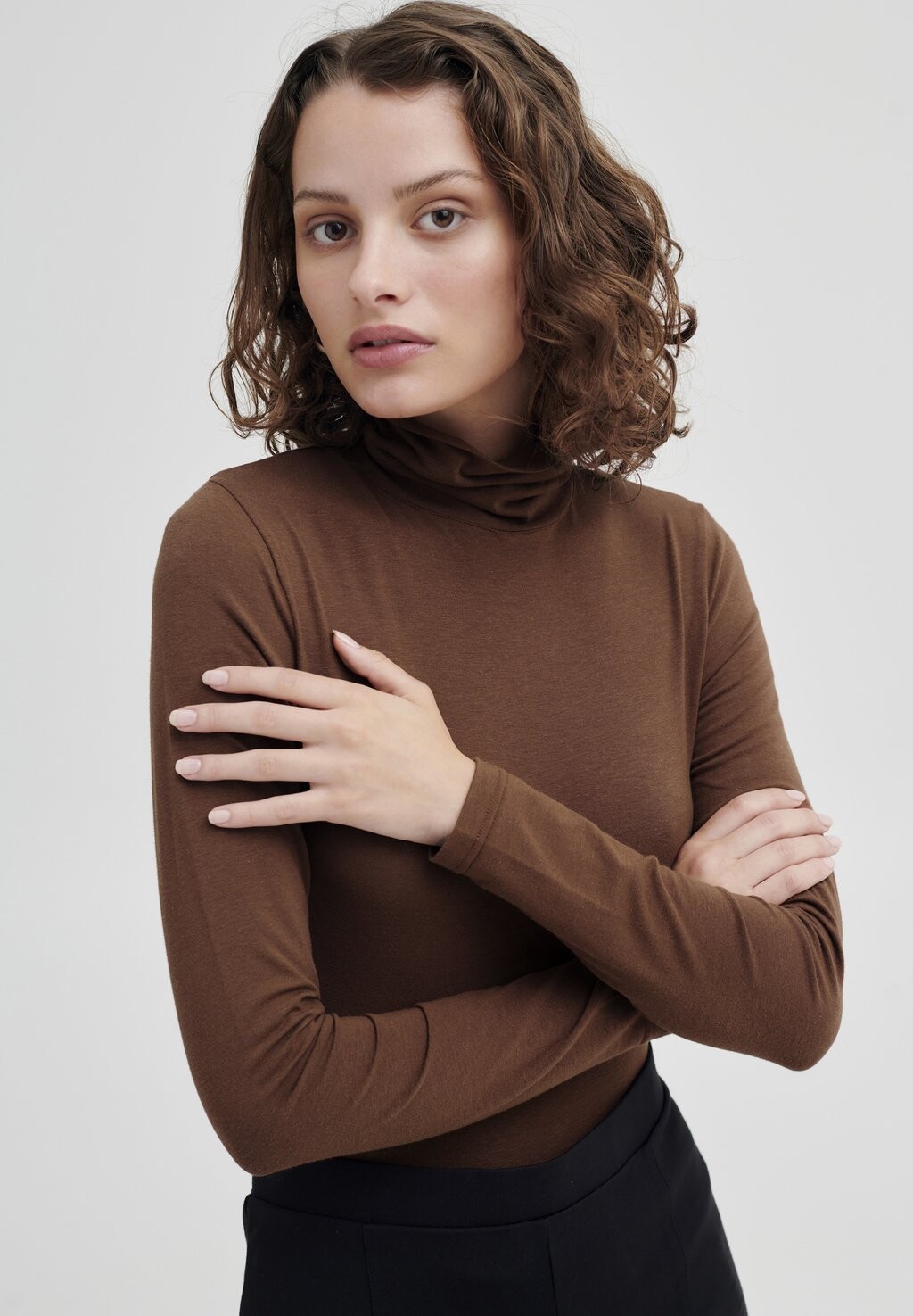

Футболка с длинным рукавом PAMILA ROLL NECK b.young, брюнетка