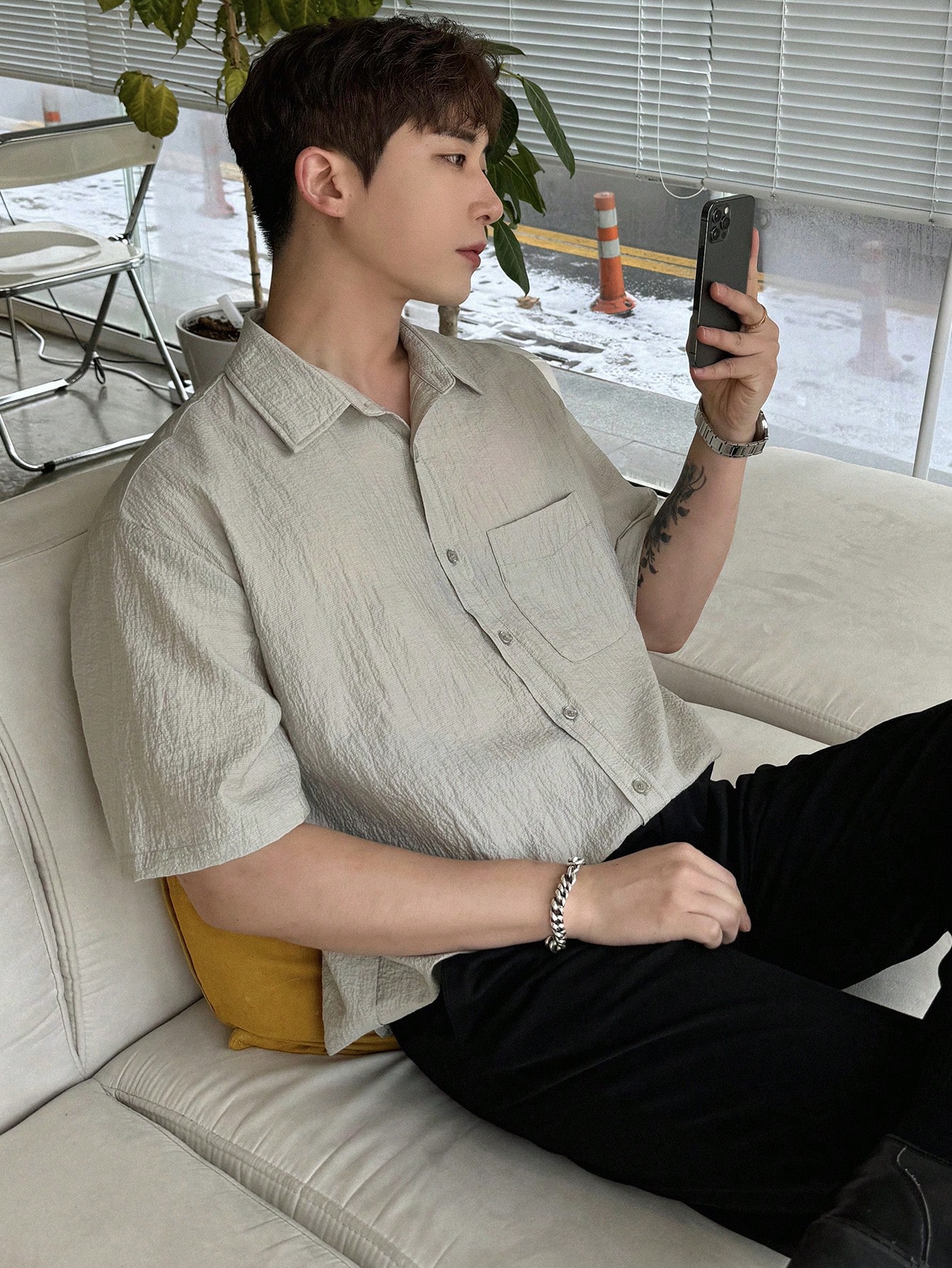 DAZY Мужская однотонная рубашка на пуговицах с короткими рукавами и карманом на лето, серый