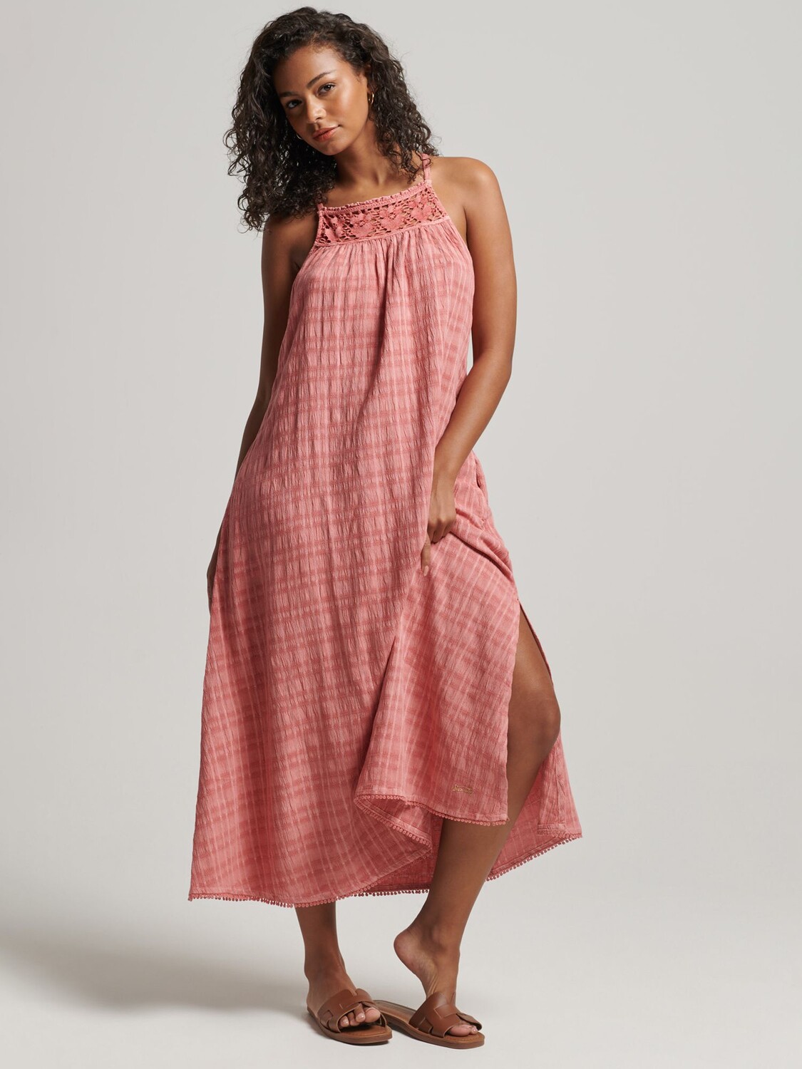 

Superdry Vintage Длинное платье-комбинация с бретельками на бретельках, Desert Sand Pink