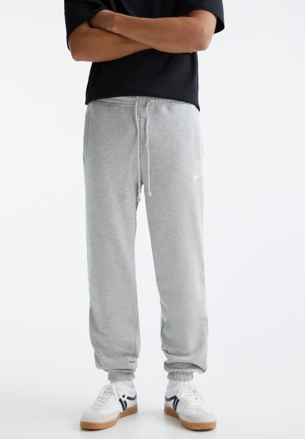 

ДЖОГГЕРЫ Standard Fit PULL&BEAR