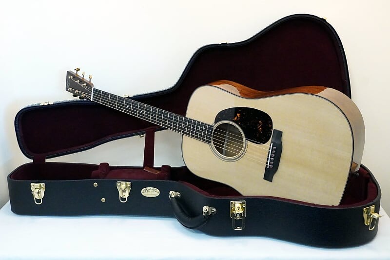 

Акустическая гитара Martin D-18 Modern Deluxe Dreadnought Guitar with Case