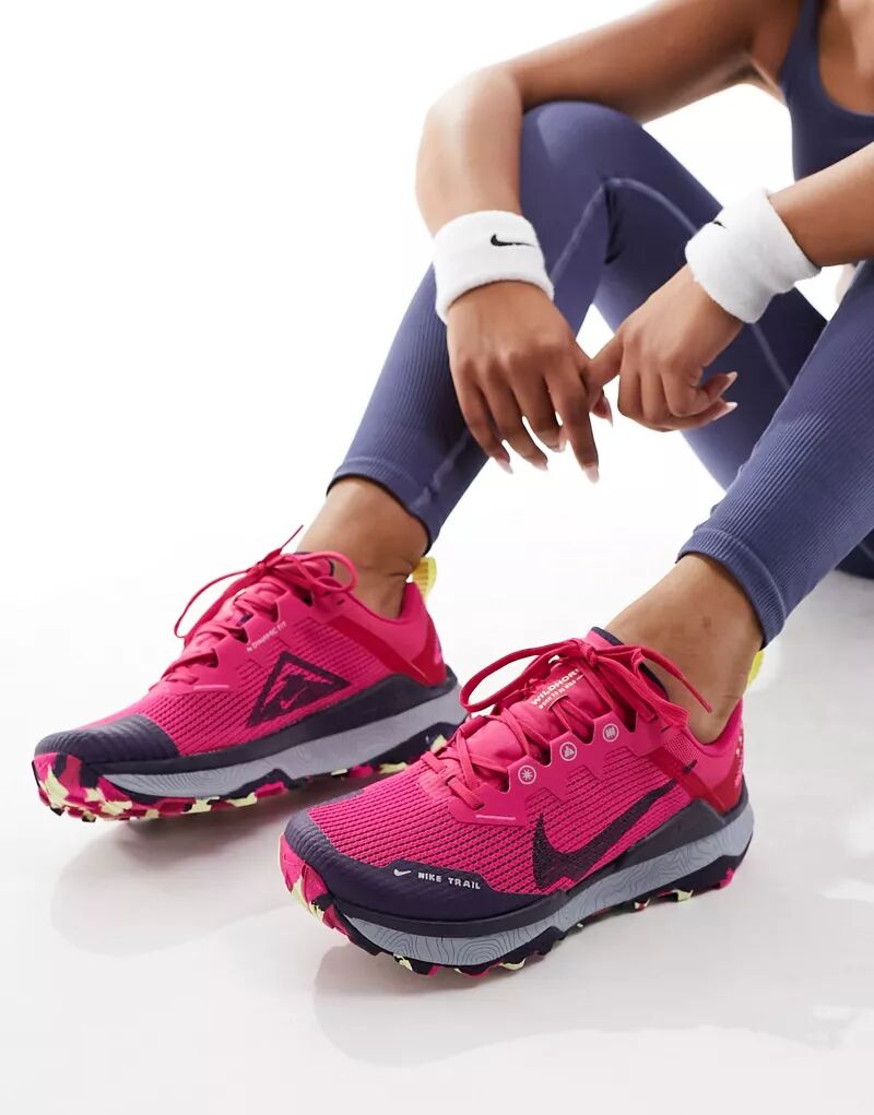 Яркие розовые кроссовки для бега Nike React Wildhorse 8