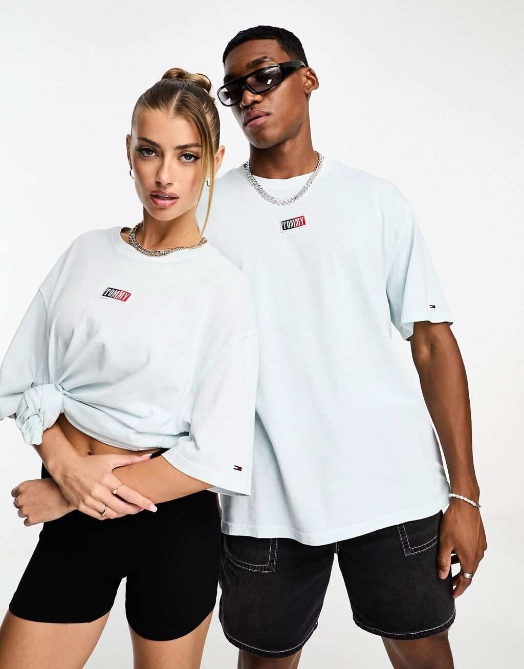 

Голубая футболка унисекс с логотипом Tommy Jeans Center Skate, Синий