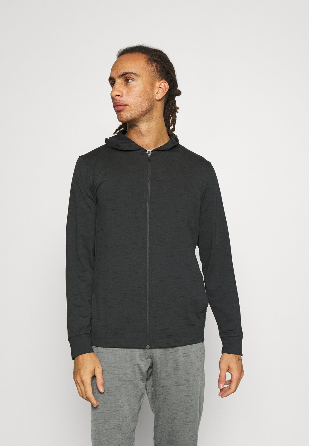 

Толстовка на молнии Nike