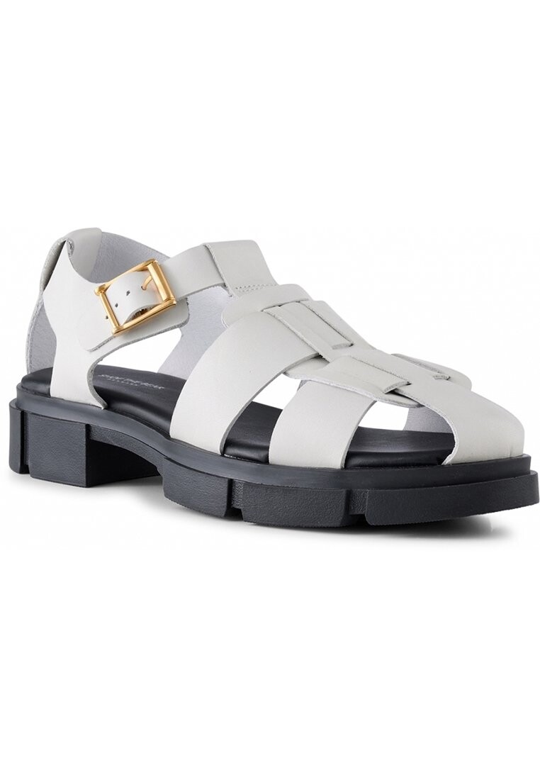 

Босоножки на танкетке Shoe The Bear