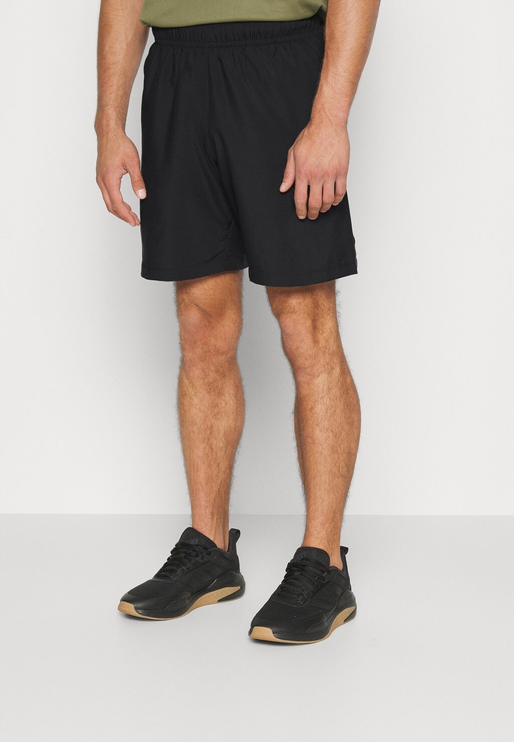 

Спортивные шорты ГРАФИКА Under Armour, черный/белый