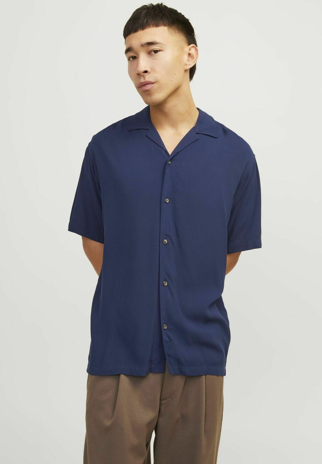 

Рубашка JJEJEFF SOLID RESORT SS SN Jack & Jones, цвет navy blazer
