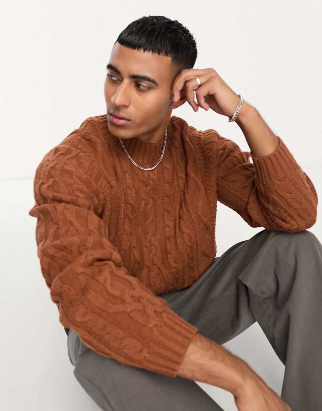 

Коричневый джемпер косой вязки с высоким воротником ASOS DESIGN
