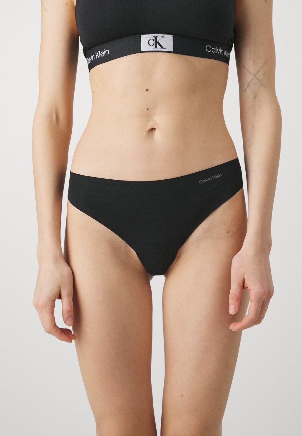 

Стринги THONG MID RISE Calvin Klein Underwear, черный