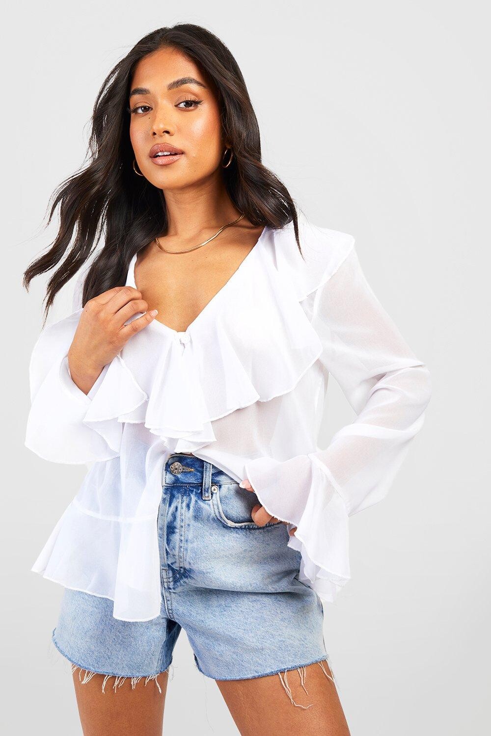 

Маленькая блузка из шифона с рюшами Boohoo, белый