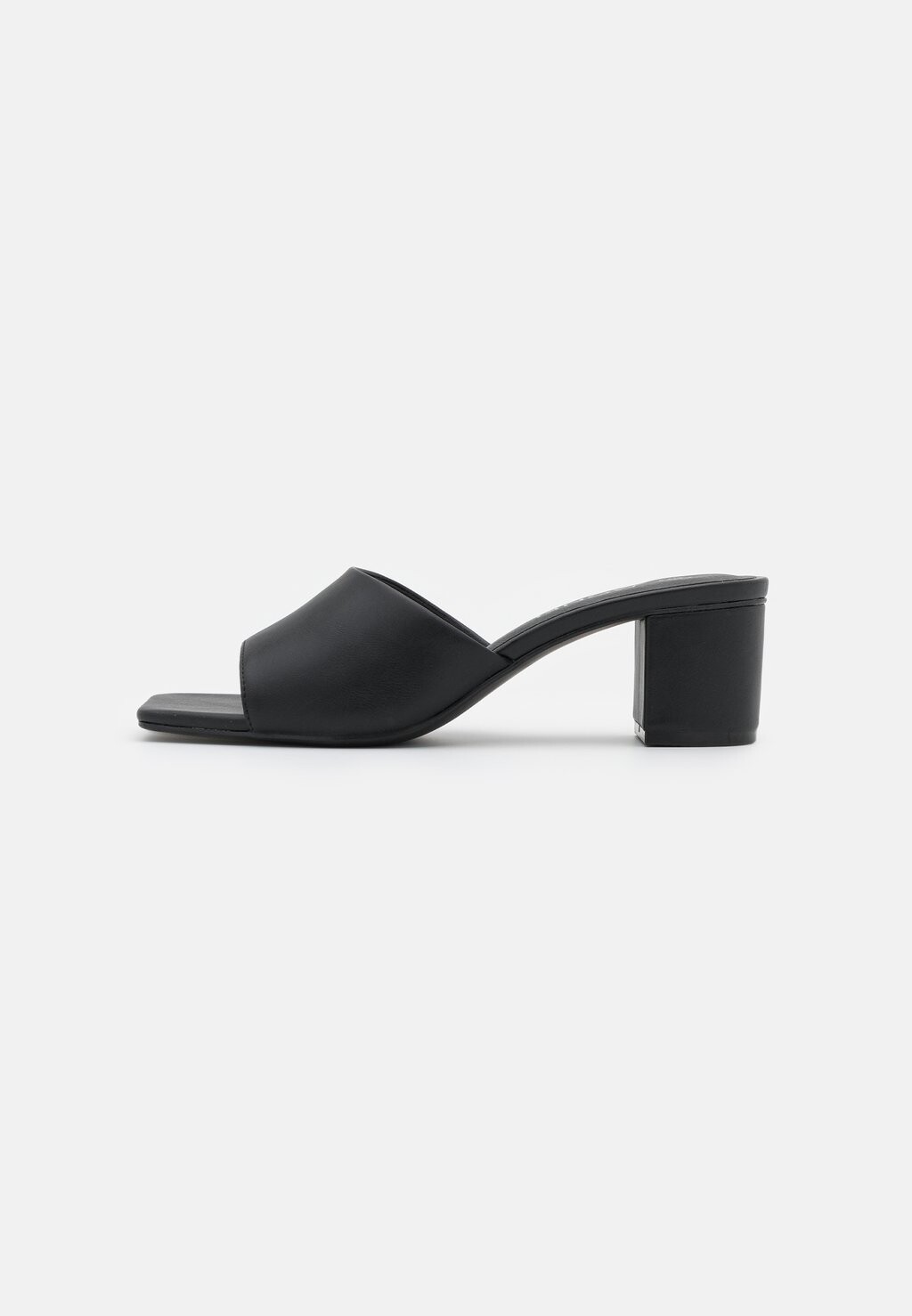 

Шлепанцы Monki