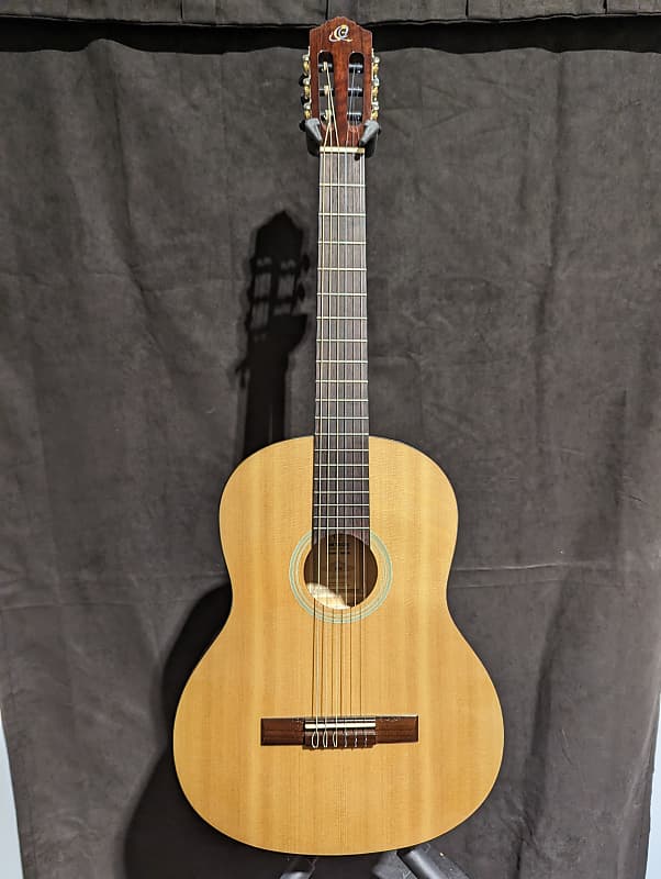 

Акустическая гитара Ortega RST5 Student Classical Nylon 6-String Guitar