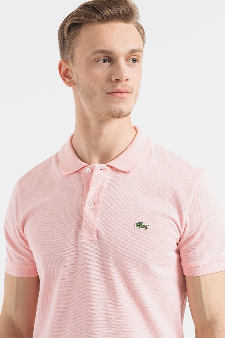 

Приталенная футболка из пике с воротником Lacoste, розовый