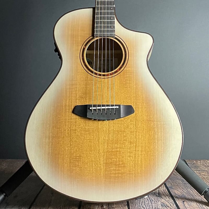 

Акустическая гитара Breedlove Pursuit Exotic S Concert White Sand CE