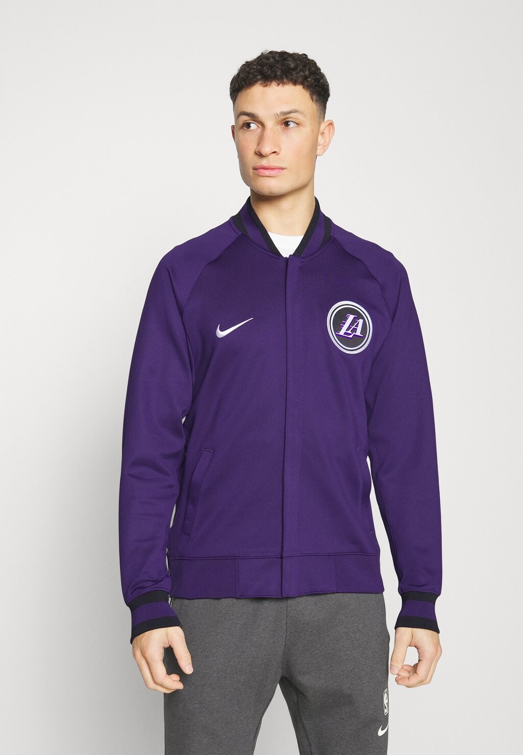 

Спортивная куртка Nike