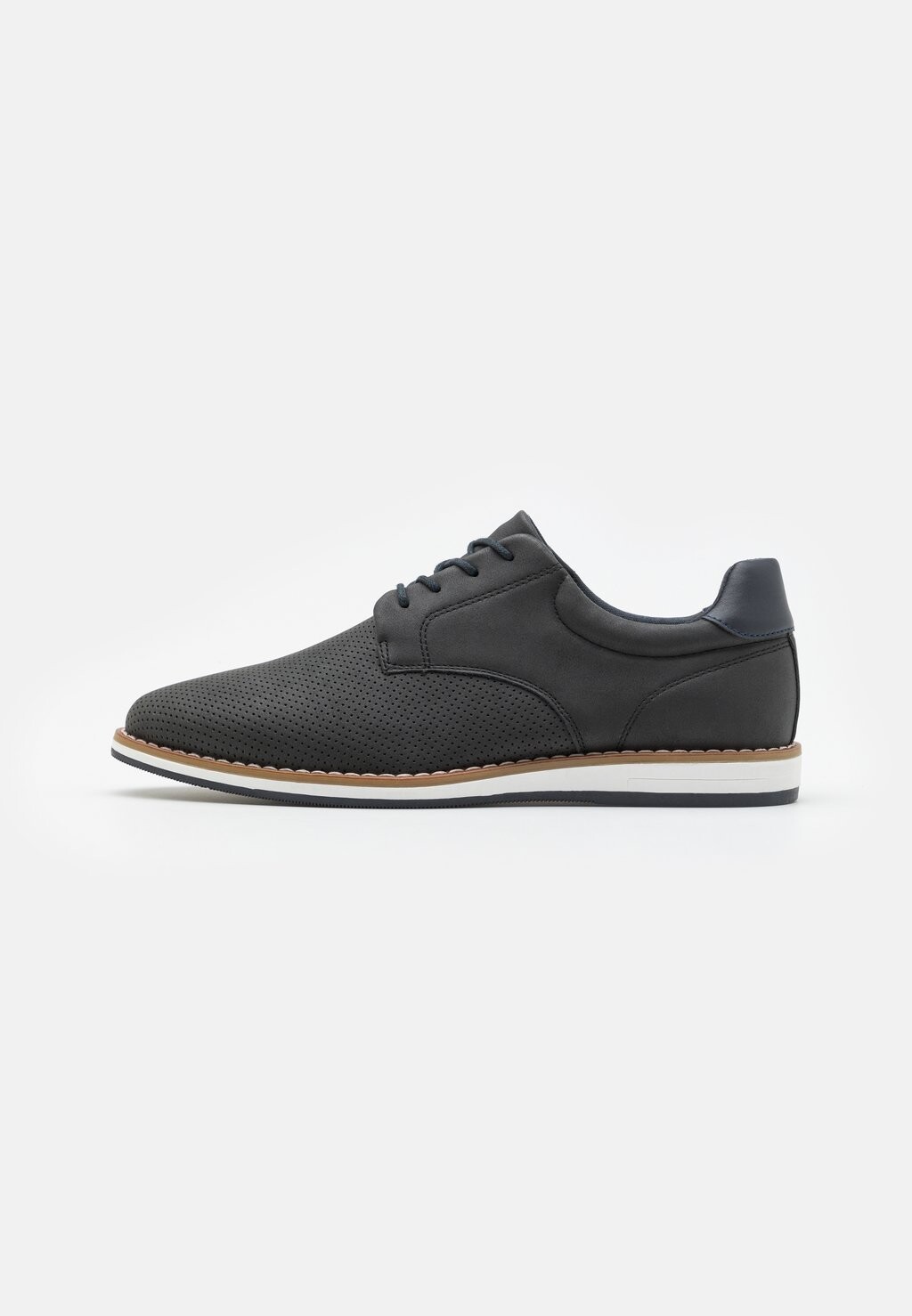 

Спортивные туфли на шнуровке Pier One, цвет black