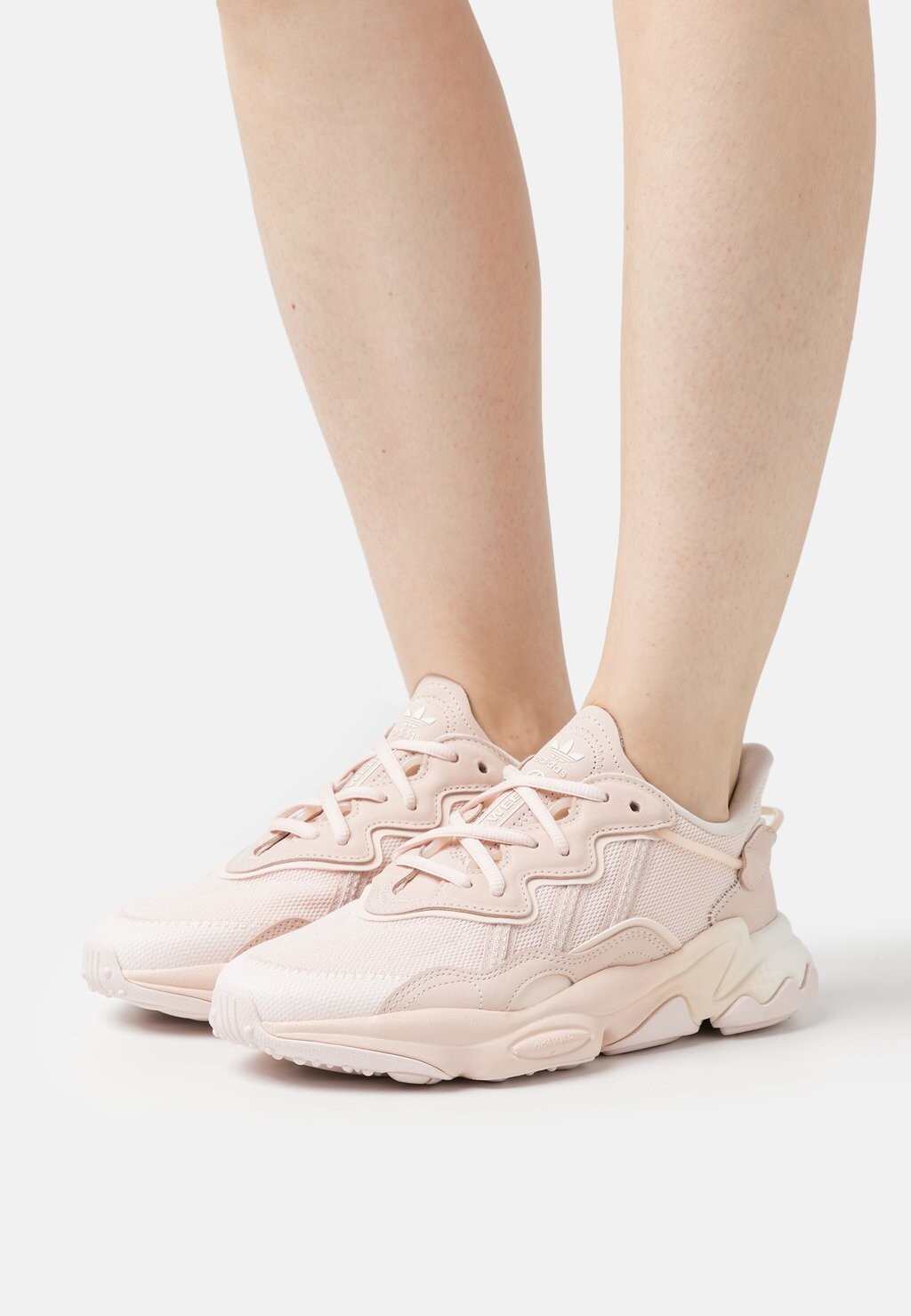 

Кроссовки adidas Originals Ozweego, телесный