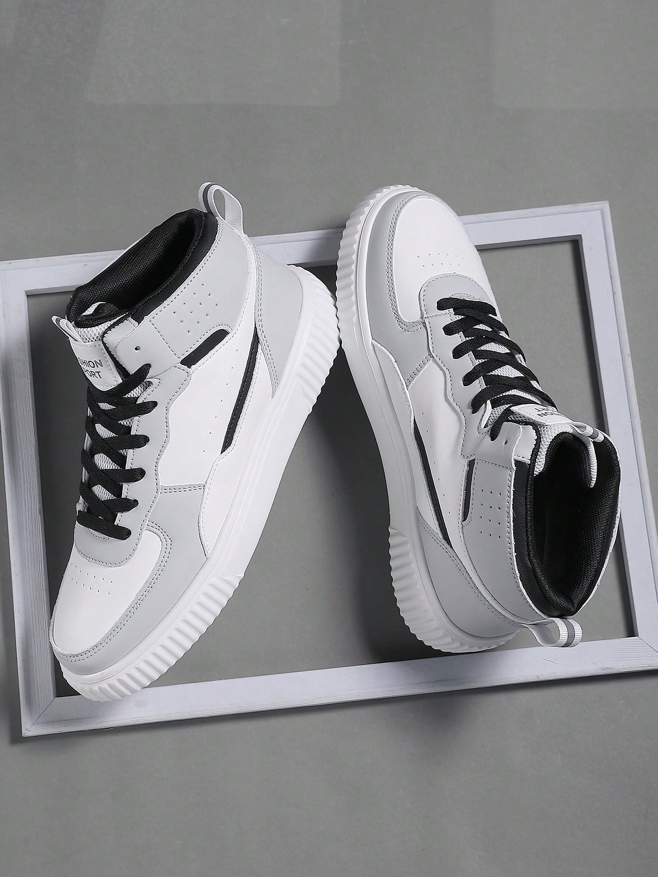 цена Мужская обувь: повседневные кроссовки с цветными блоками, серый