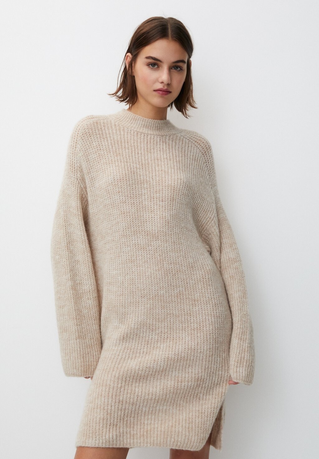 

Трикотажное платье Short PULL&BEAR, цвет sand