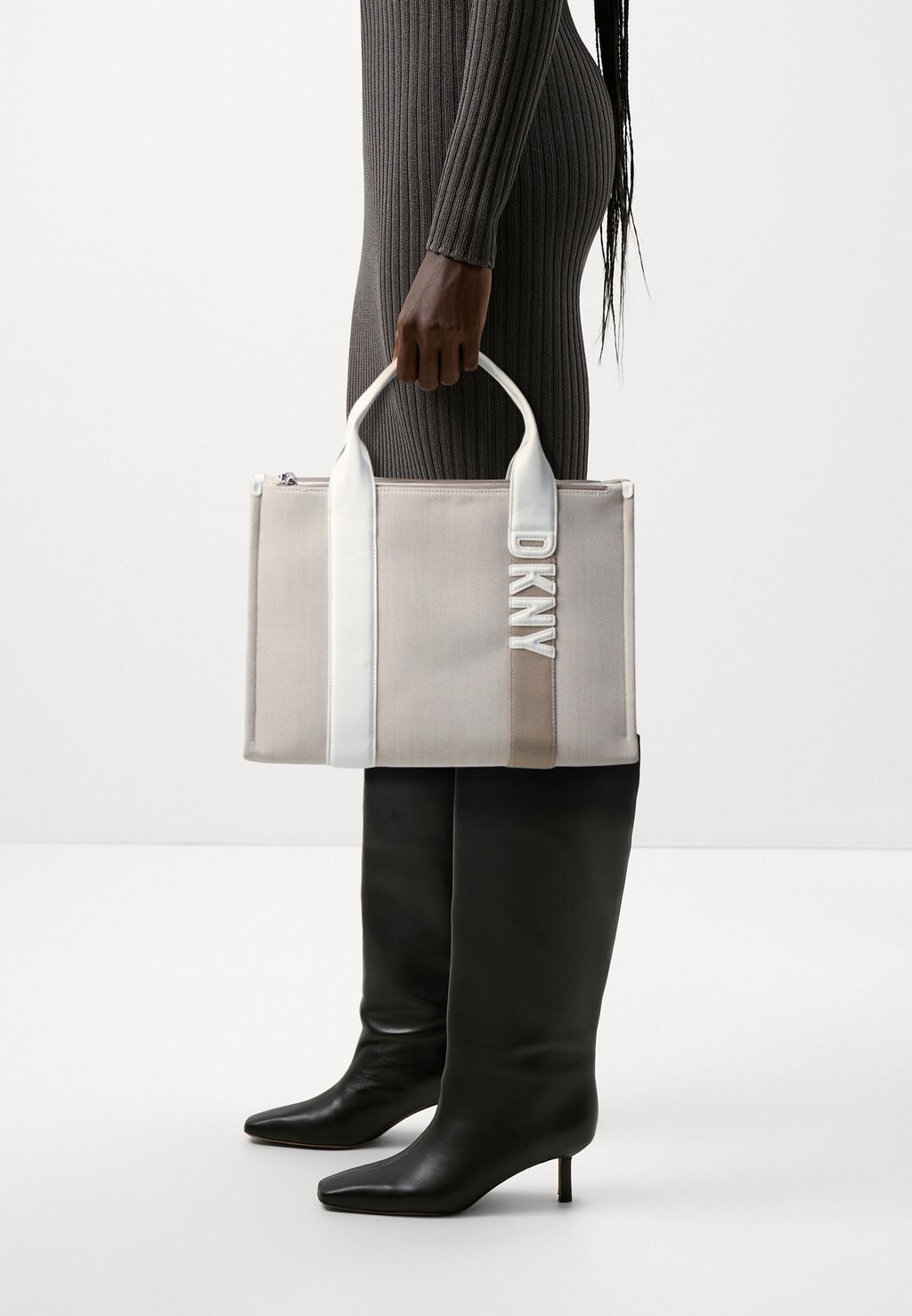 

Сумка HOLLY TOTE DKNY, цвет natural/white