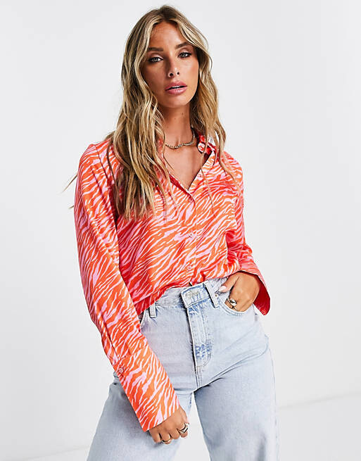 

Розовая узкая атласная рубашка с зебровым принтом Topshop