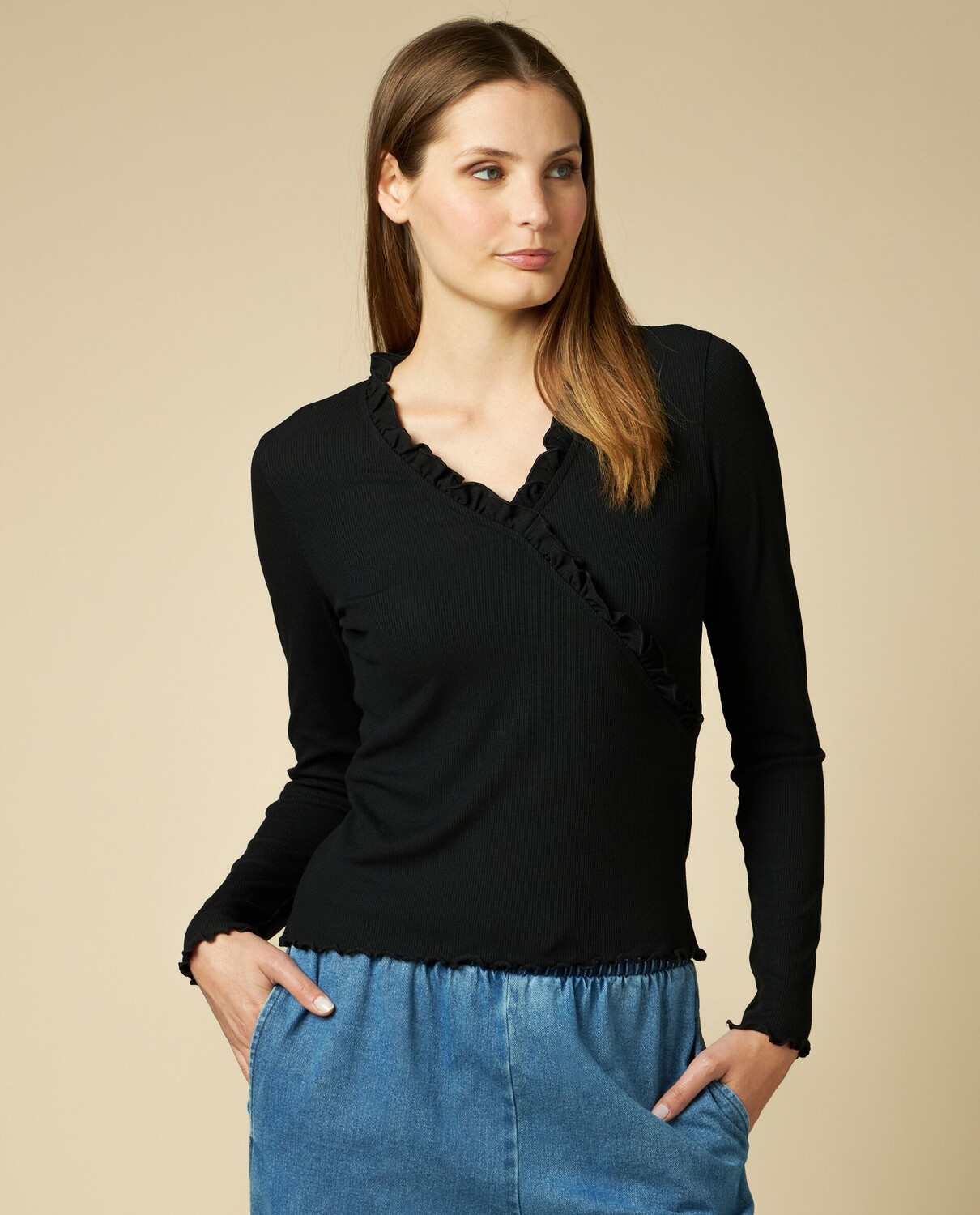 

Женская футболка в рубчик из смесовой вискозы стрейч NICE&CHIC, белый