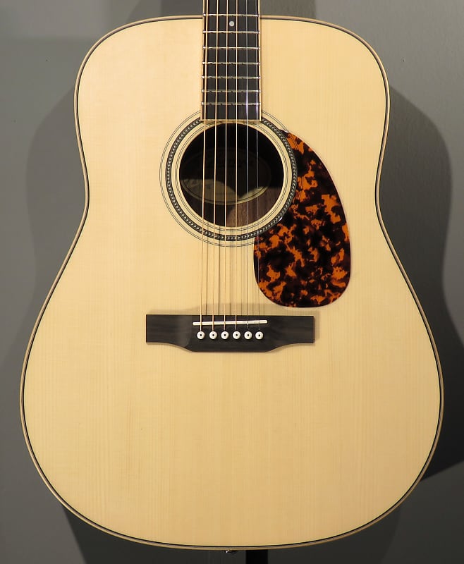 цена Акустическая гитара Larrivee D-03, Bhilwara/Moon Spruce, Natural Satin, Larrivee Hardshell Case