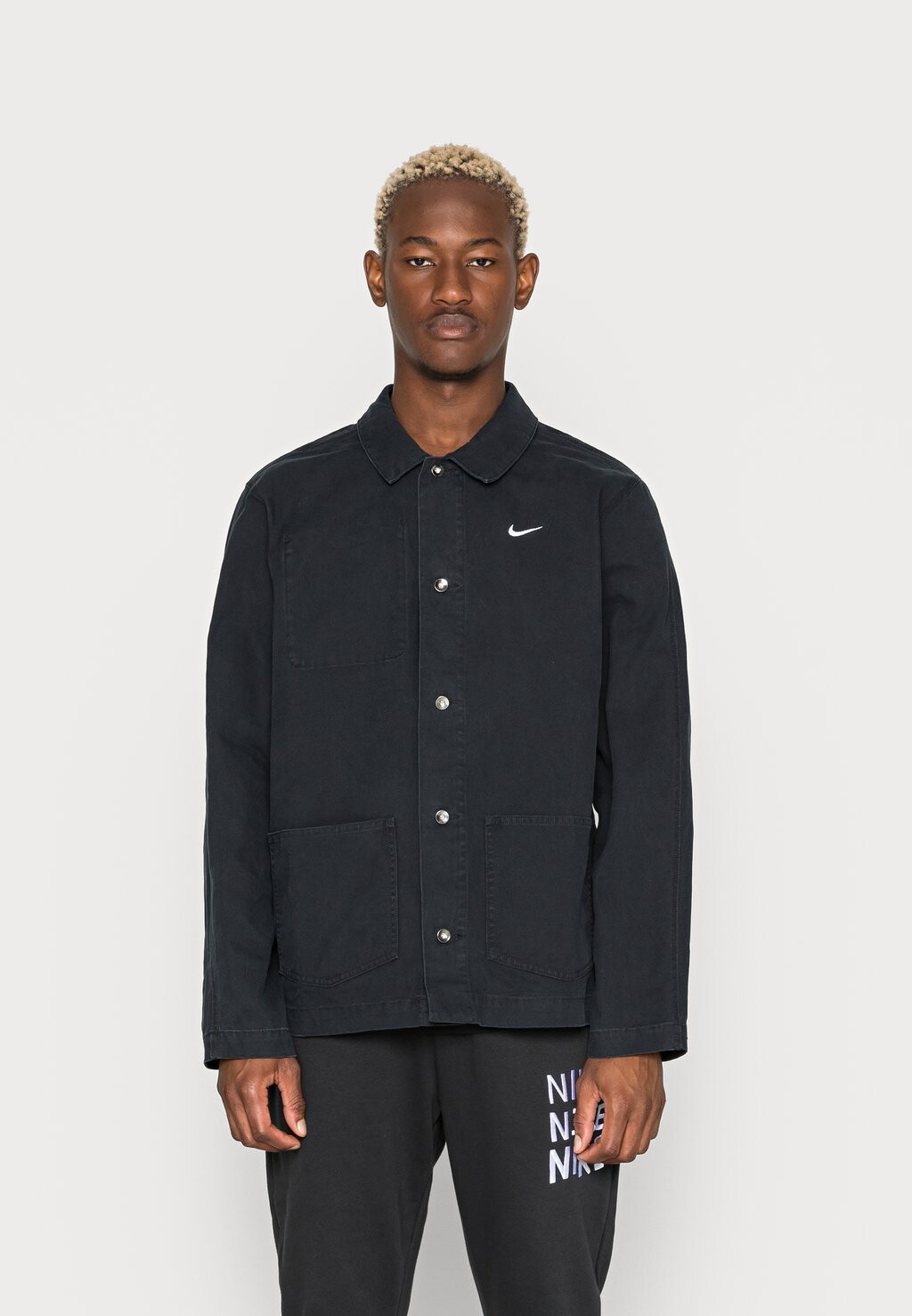 

Легкая куртка Nike